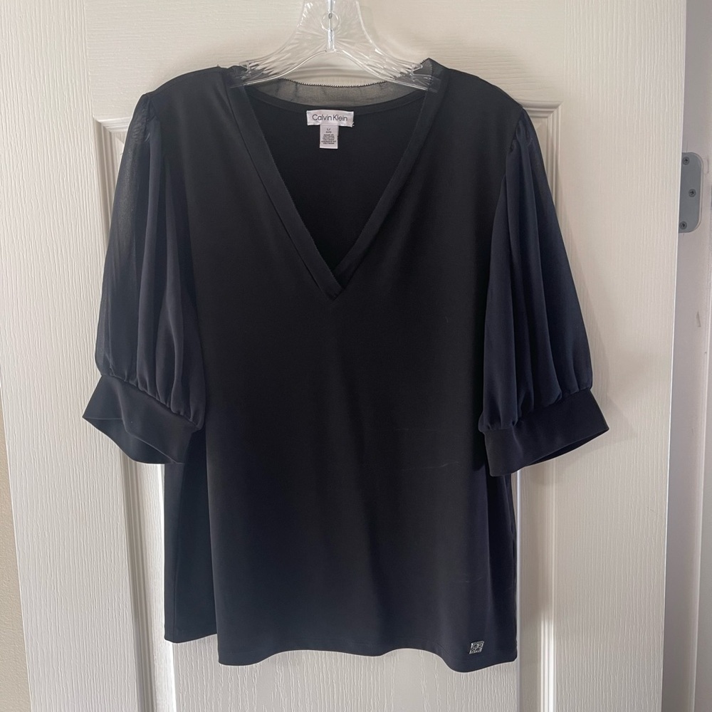 Calvin Klein Elegant Black V-Neck Blouse